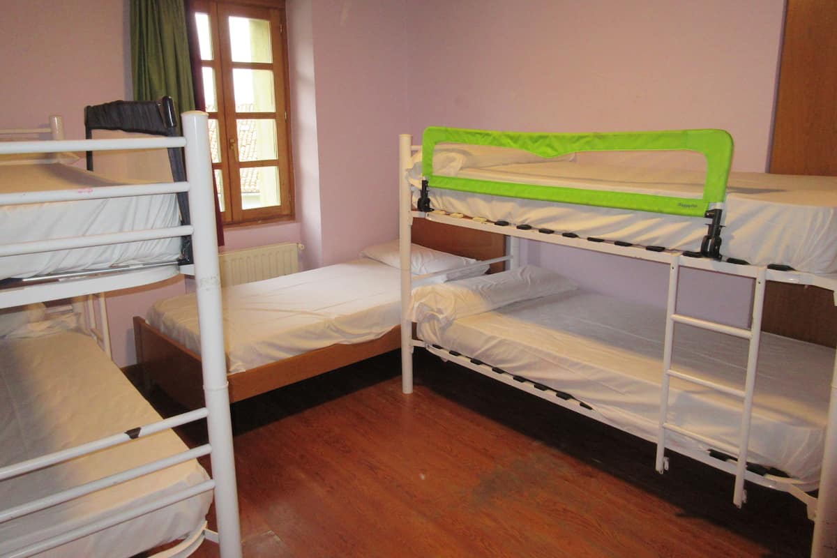 Family Room, 1 Bedroom, Mountain View | Blackout drapes, cribs/infant beds, rollaway beds, free WiFi