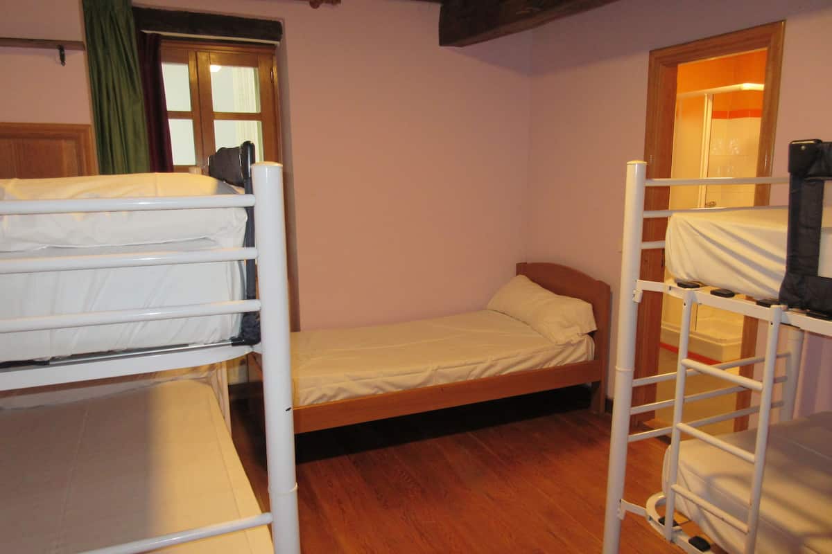 Family Room, 1 Bedroom | Blackout drapes, cribs/infant beds, rollaway beds, free WiFi