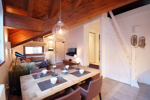 Appartement Deluxe, 2 chambres | Restauration dans la chambre