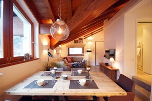 Appartement Deluxe, 2 chambres | Restauration dans la chambre