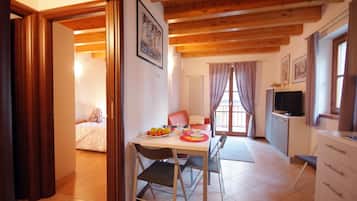 Basic Apartment, 1 Bedroom, Balcony | Iron/ironing board, free WiFi, bed sheets, wheelchair access
