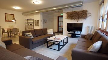 Coin salon dans le hall