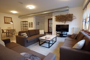 Coin salon dans le hall