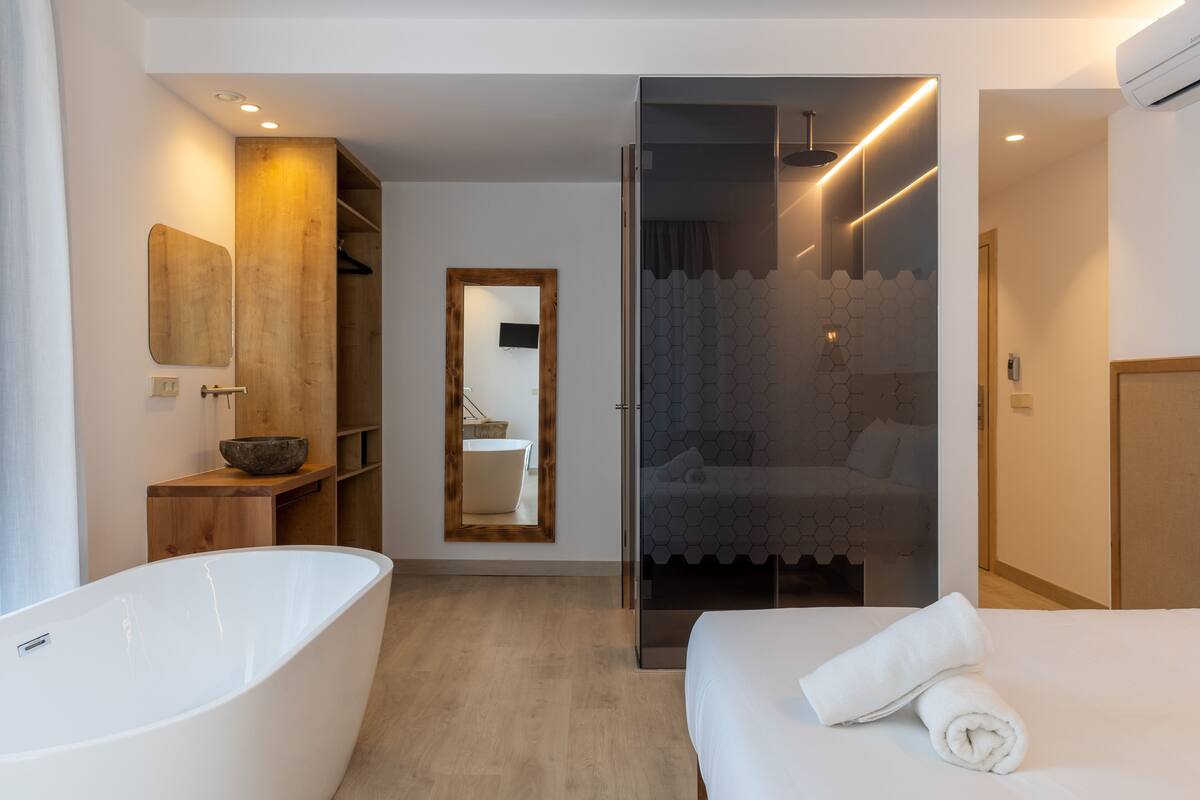 JUNIOR SUITE SIDE SEA VIEW | Een kluis op de kamer, verduisterende gordijnen, gratis wifi, beddengoed
