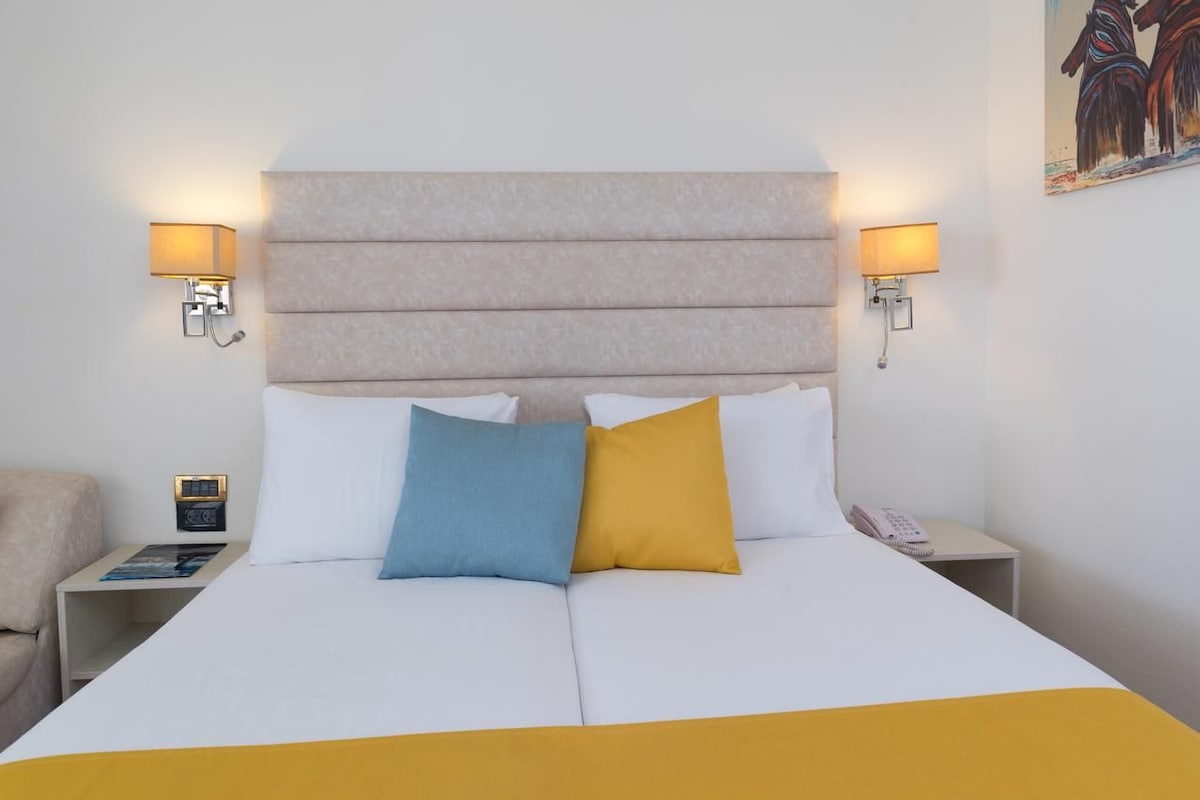 In-room safe, desk, rollaway beds (surcharge), WiFi (free)