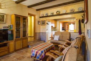 House, 5 Bedrooms | Living room | Flat-screen TV - Complejo Rural La Tejera (Elche De La Sierra)