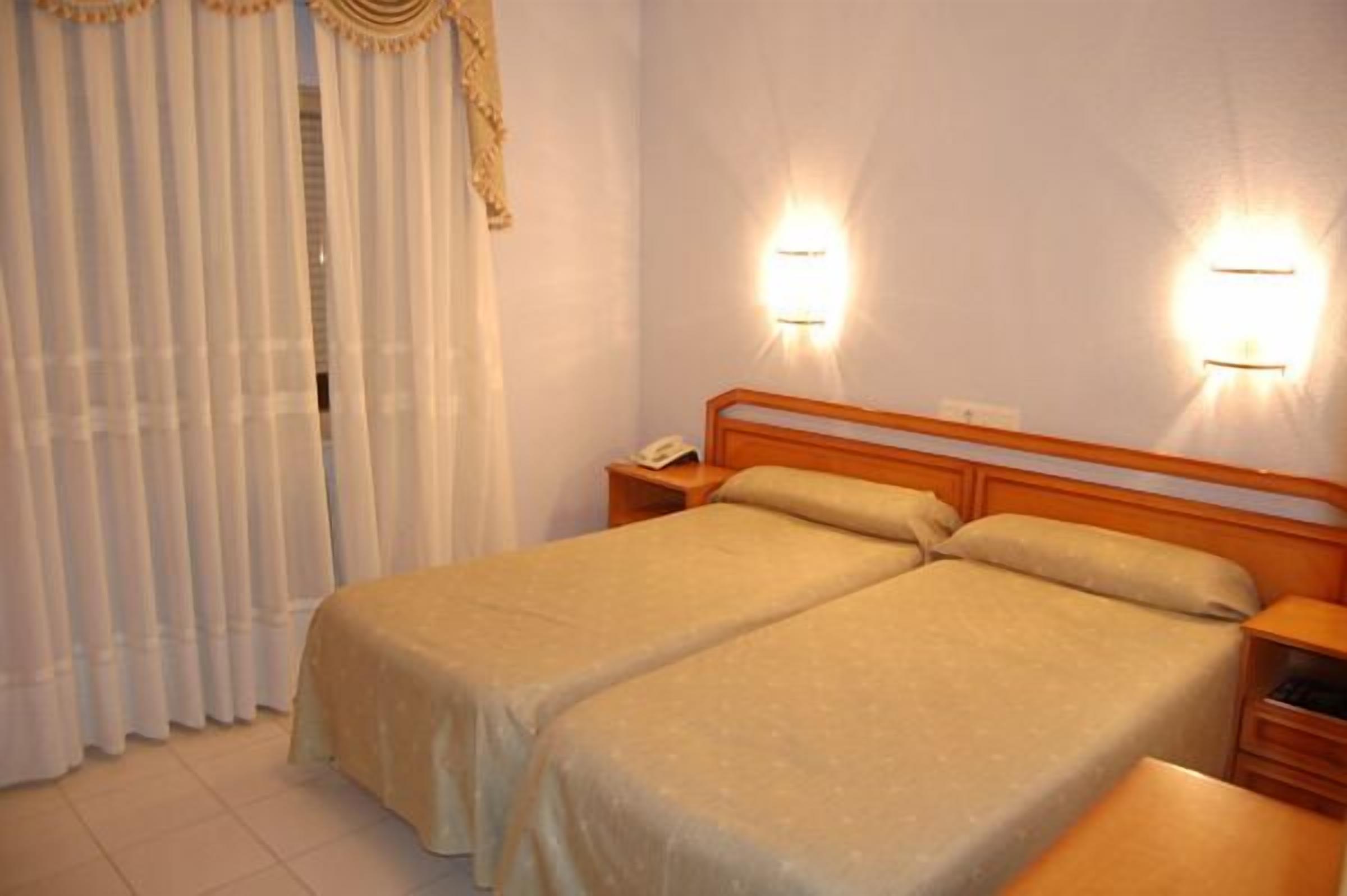 Cribs/infant beds, free WiFi, bed sheets