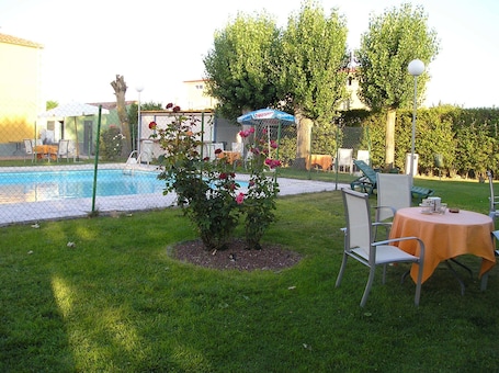 Outdoor pool, open 11 AM to 8:30 PM, sun loungers