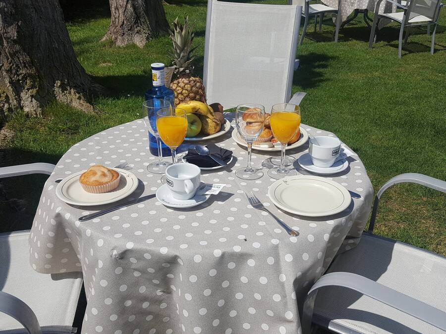 Daily buffet breakfast for a fee