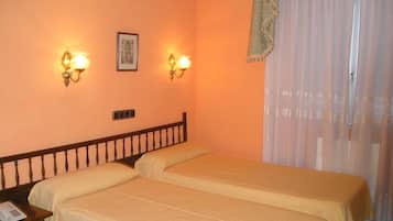 Habitación doble | Cunas (de pago), wifi gratis, ropa de cama