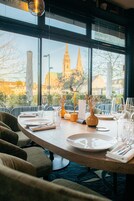 Se sirven almuerzos y cenas, cocina francesa