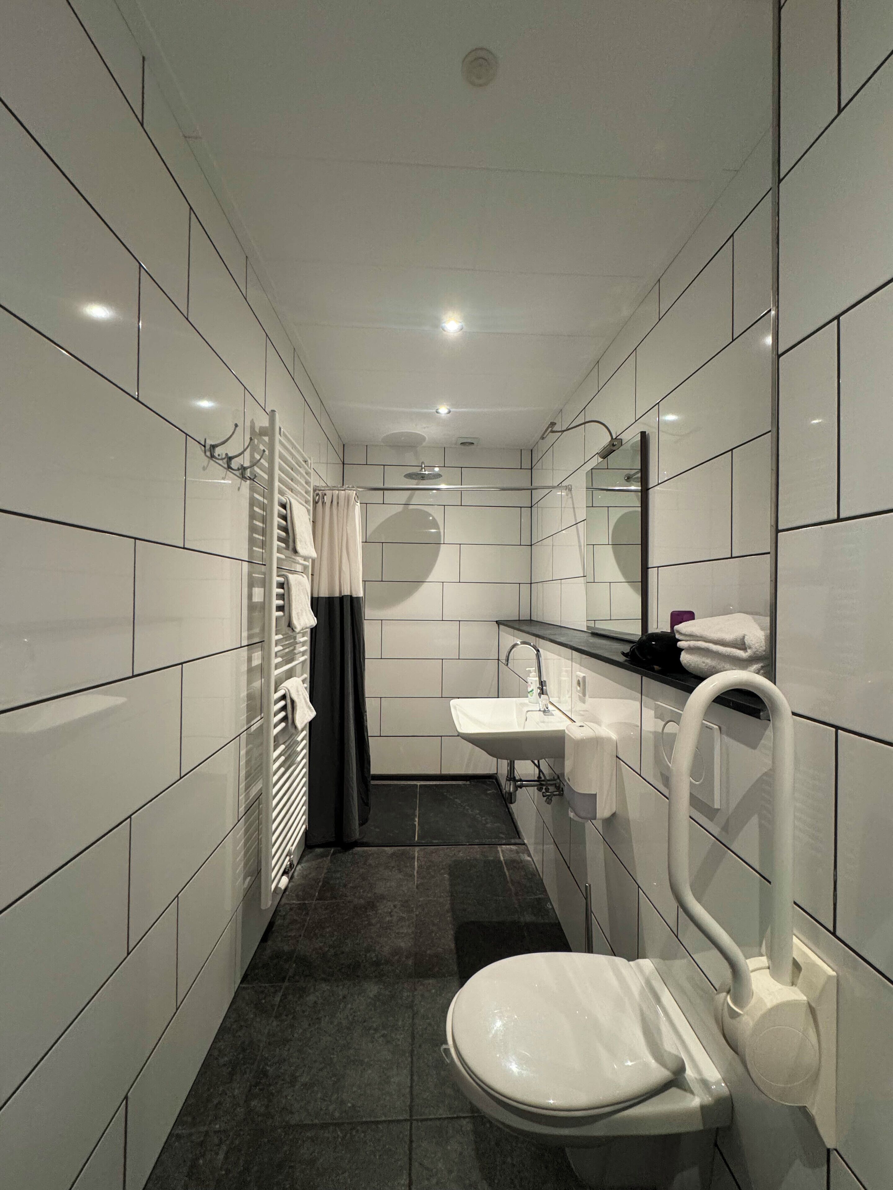 comfort double room | bathroom | shower, free toiletries, hair dryer, towels