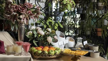 Daily buffet breakfast for a fee