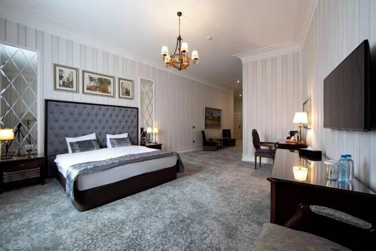 Premium bedding, minibar, in-room safe, desk
