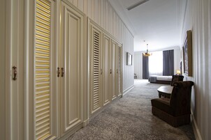 Executive Room | Premium bedding, minibar, in-room safe, desk