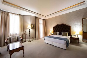 Premium bedding, minibar, in-room safe, desk