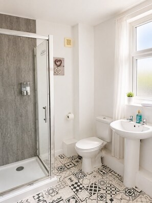 Suite, Ensuite | Bathroom - Number 19 Guesthouse (Dalton-in-Furness)