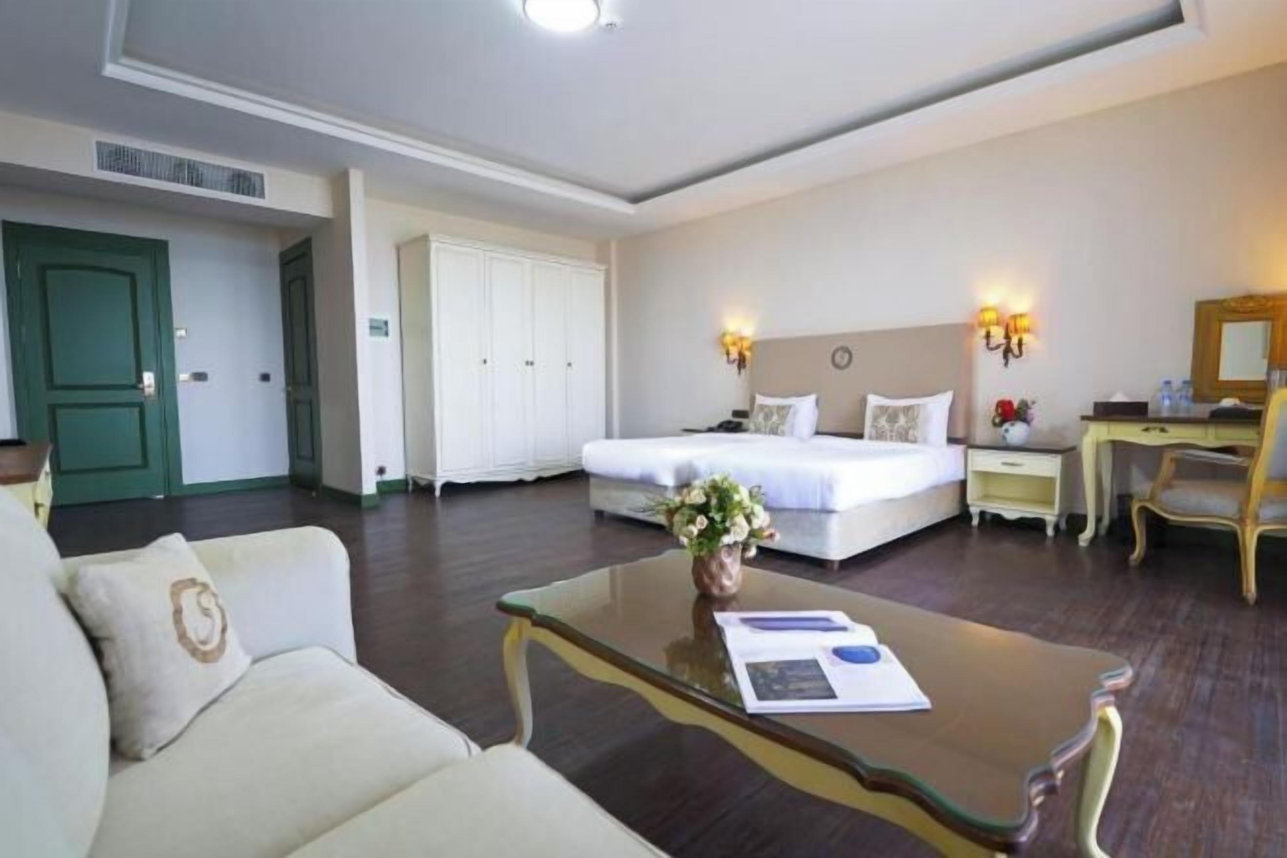 Coffres-forts dans les chambres, bureau, rideaux occultants