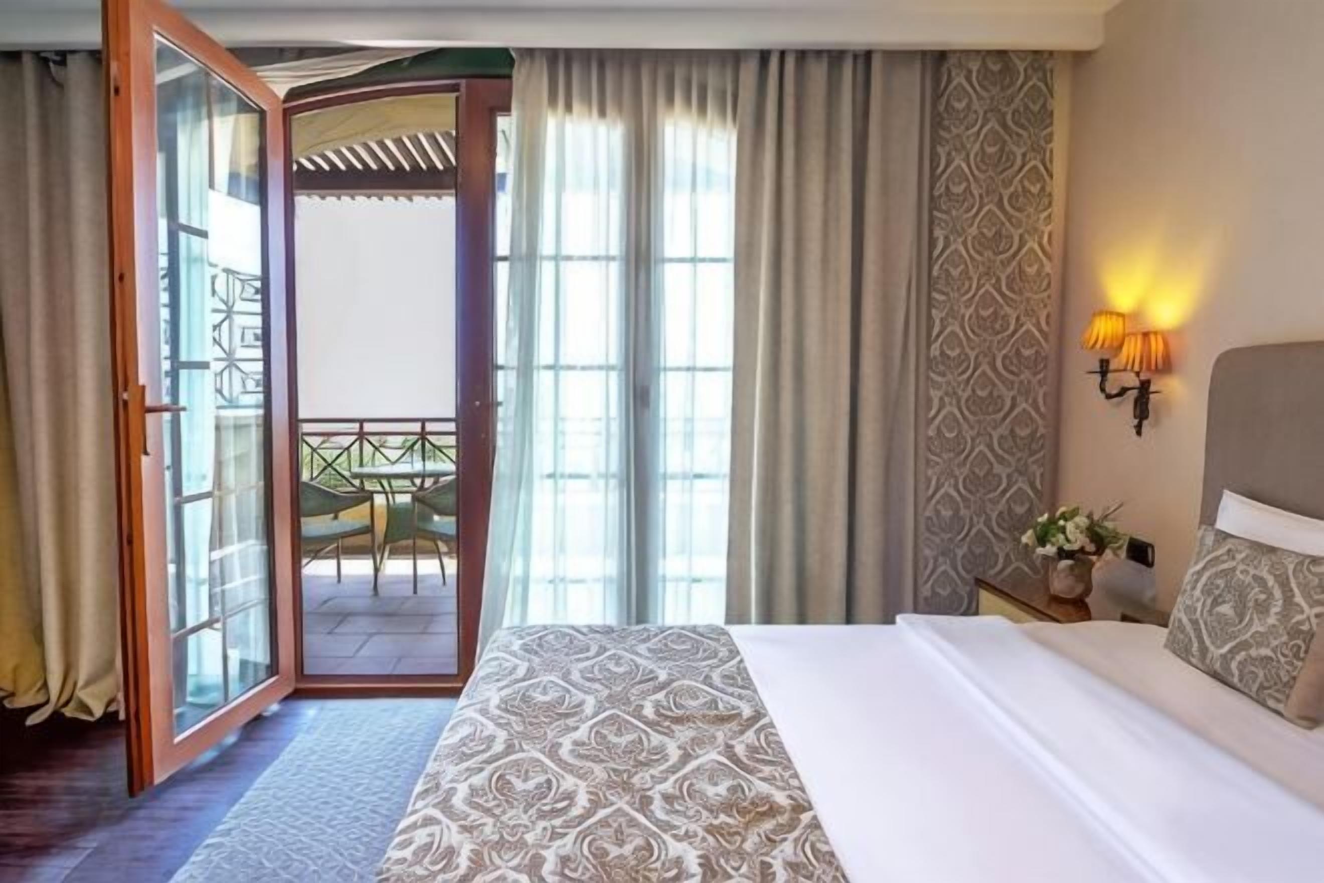 In-room safe, desk, blackout drapes, soundproofing