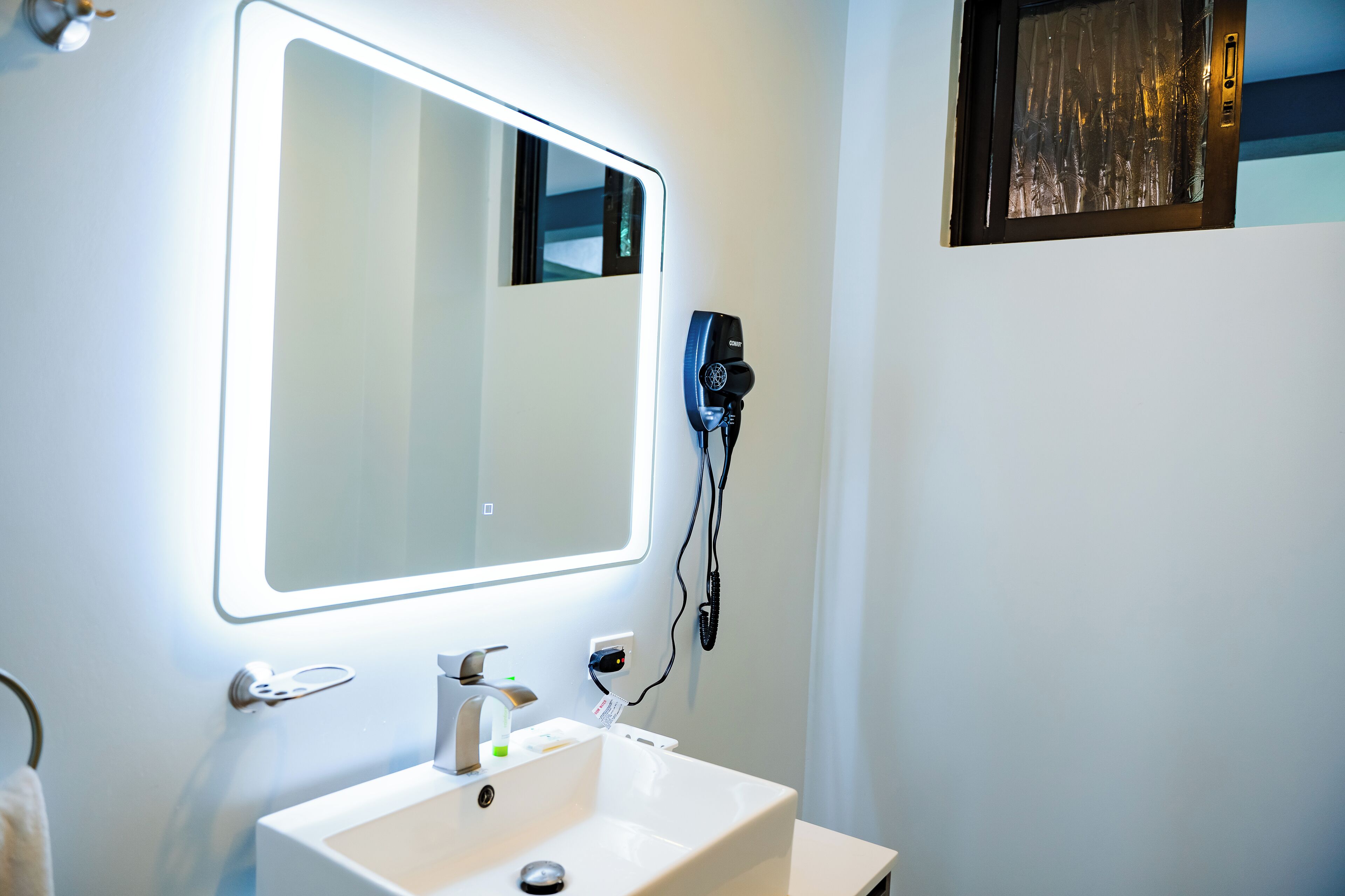 free toiletries, towels