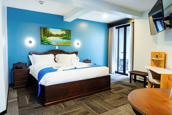 Superior Suite, 1 King Bed, Bathtub