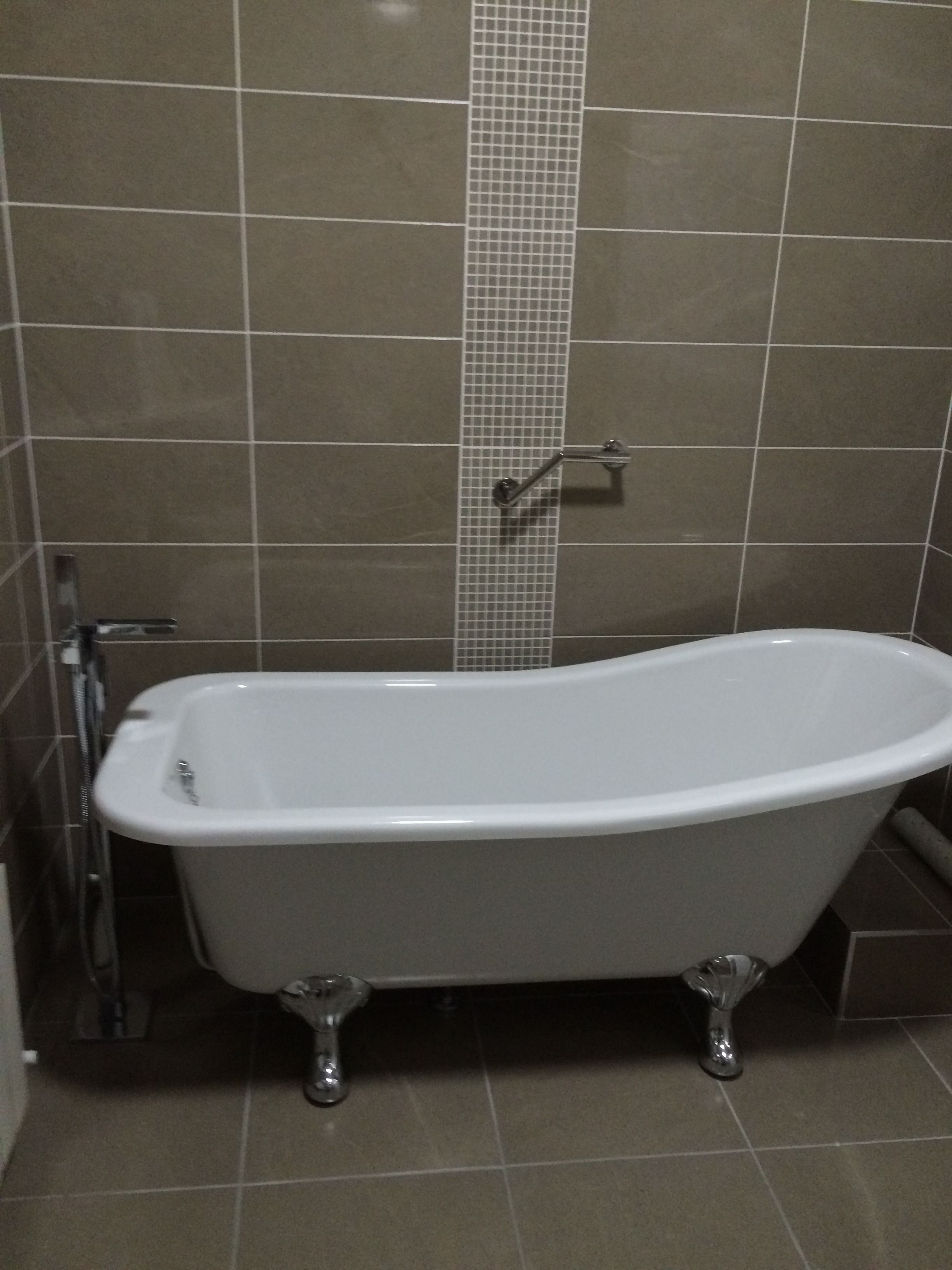 deep-soaking bathtub