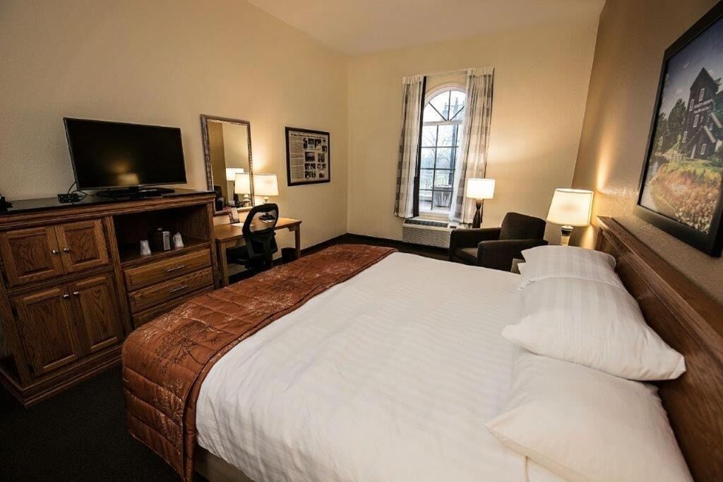 in-room safe, desk, laptop workspace, iron/ironing board