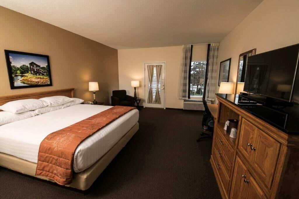 in-room safe, desk, laptop workspace, iron/ironing board