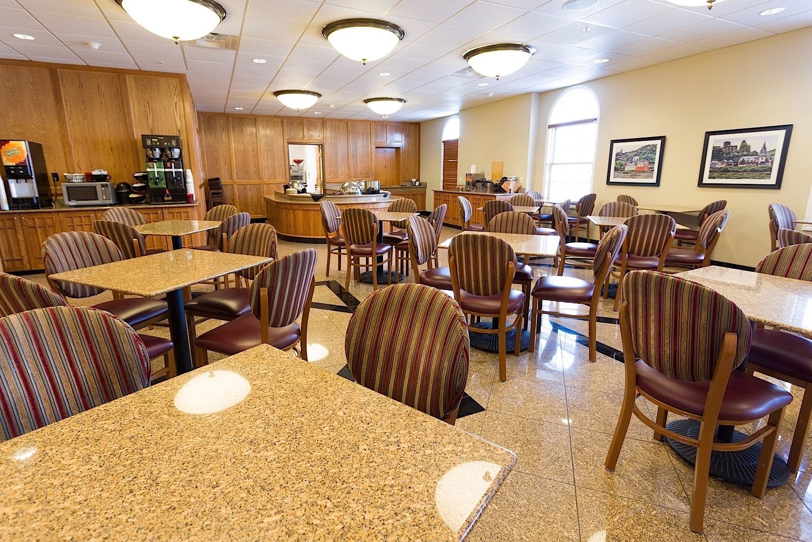 Sudah termasuk sarapan prasmanan setiap hari