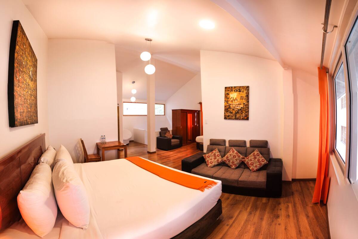 Familiesuite | Minibar, safe på rommet, skrivebord for bærbar PC og wi-fi (inkludert)