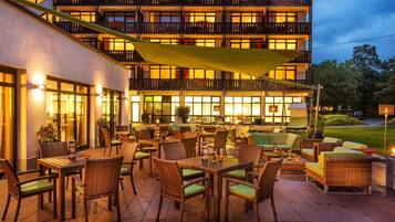 Mittagessen und Abendessen, regionale Küche