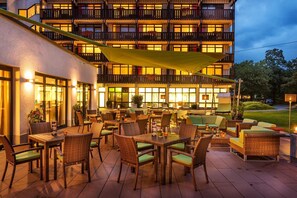 Lunch and dinner served - Johannesbad Hotel Königshof (Bad Fuessing)