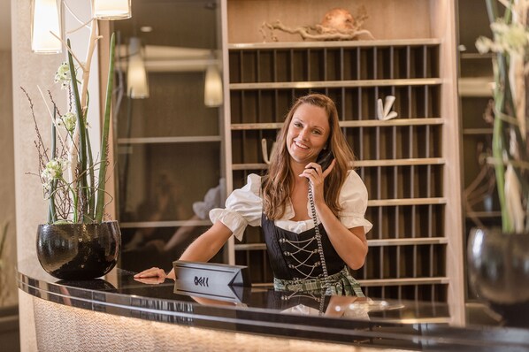 Reception - Johannesbad Hotel Königshof (Bad Fuessing)