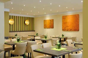Lunch and dinner served - Johannesbad Hotel Königshof (Bad Fuessing)