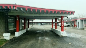 Exterior - Travellers Motel (Stratford)