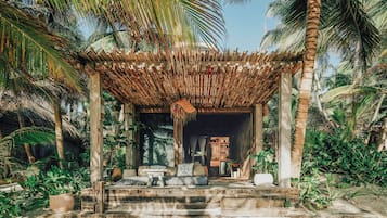 Habitación Deluxe, 1 cama King size, vista al océano, frente al océano (Ocean Front) | Vista frontal de la propiedad