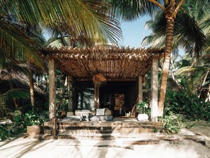 Deluxe Room, 1 King Bed, Ocean View, Oceanfront (Ocean Front) | Premium bedding, in-room safe, individually decorated - Nômade Temple Tulum (Tulum)
