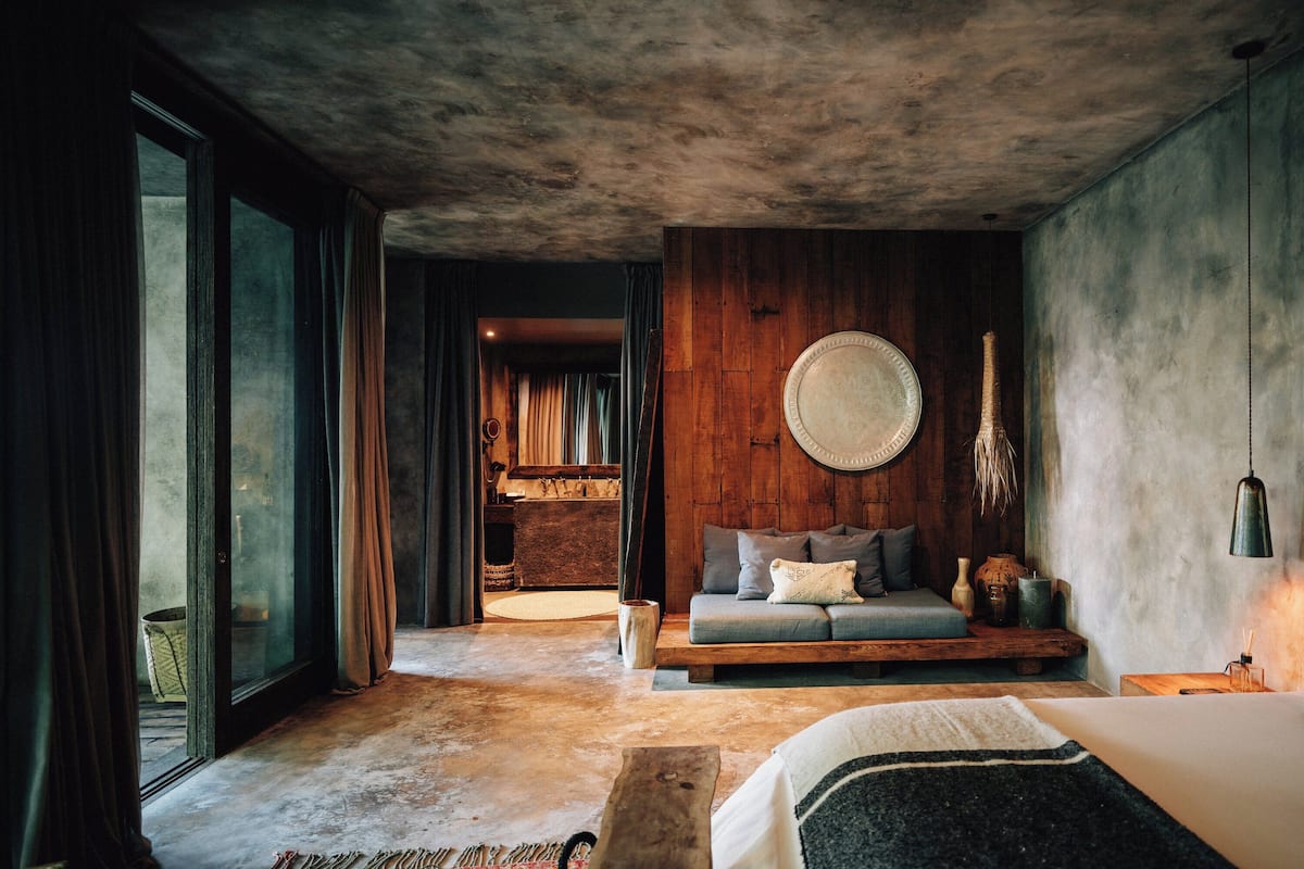 Premium bedding, in-room safe, individually decorated