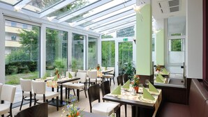 Breakfast and dinner served - Johannesbad Hotel Phönix (Bad Fuessing)