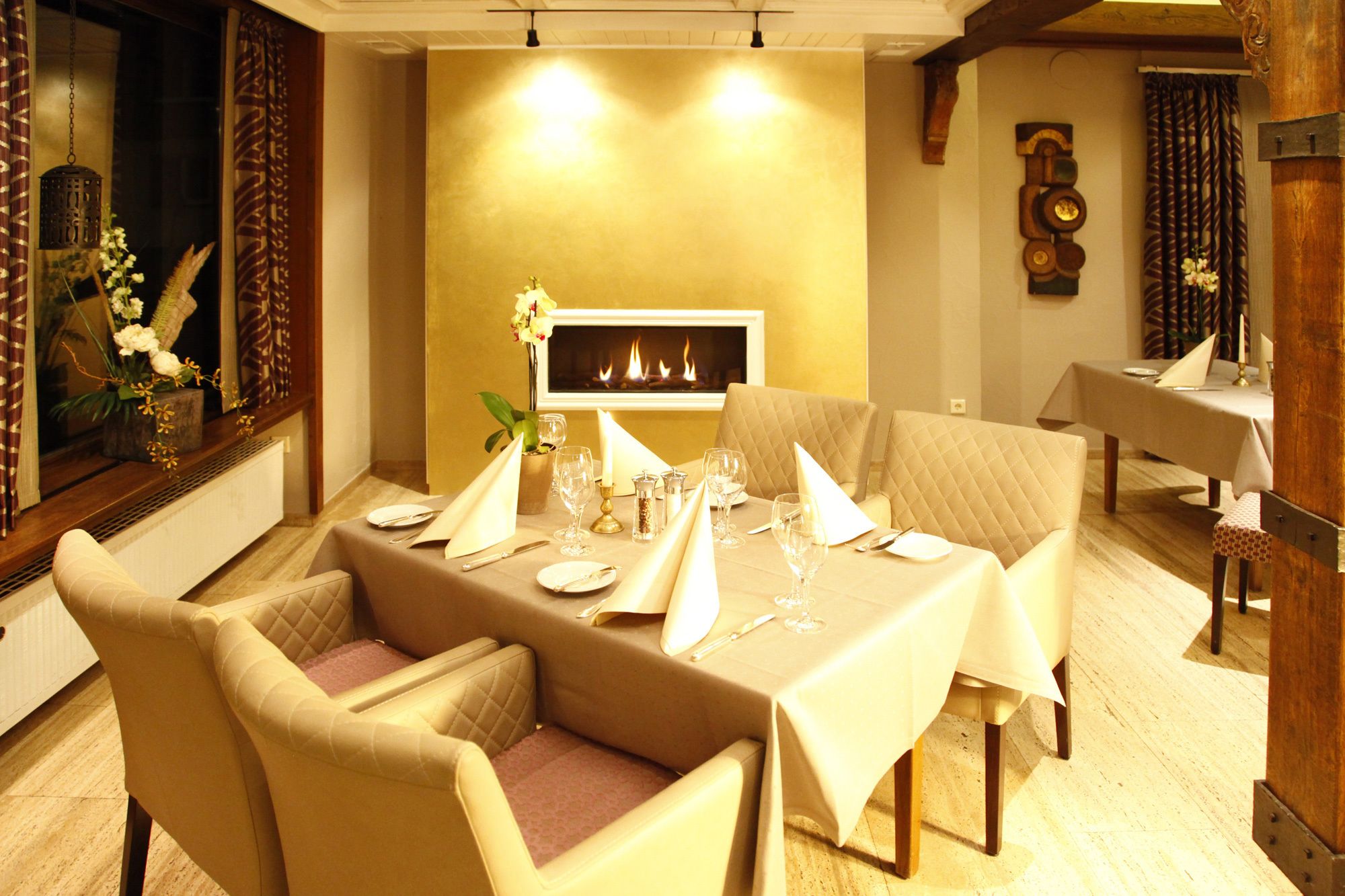 3 restaurants, breakfast, lunch, dinner served; regional cuisine