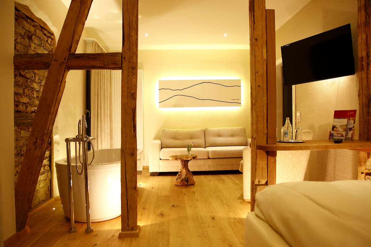 exclusive double room (wellness) | 1 bedroom, in-room safe, individually decorated, desk