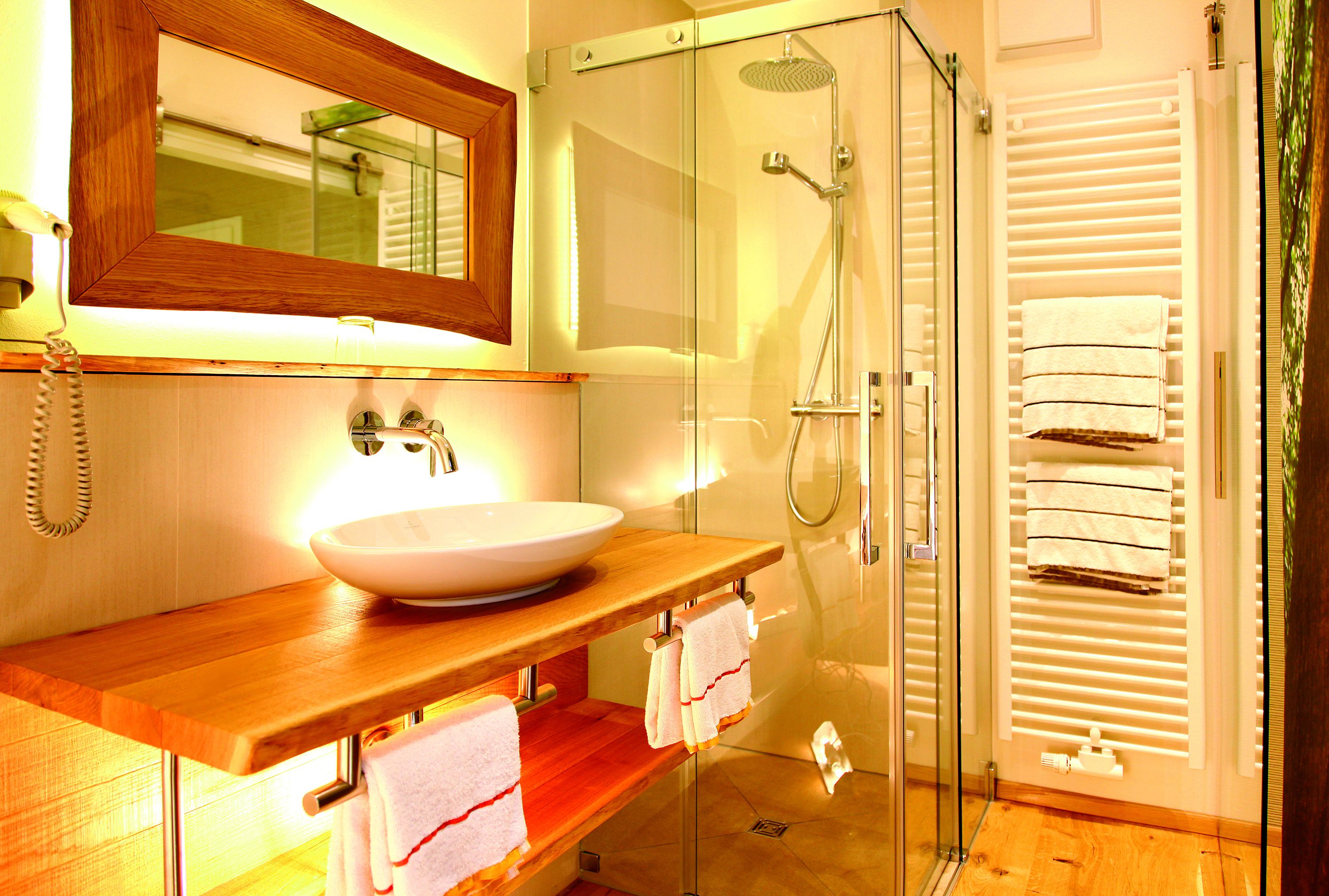 exclusive double room (wellness) | bathroom | shower, hair dryer, towels