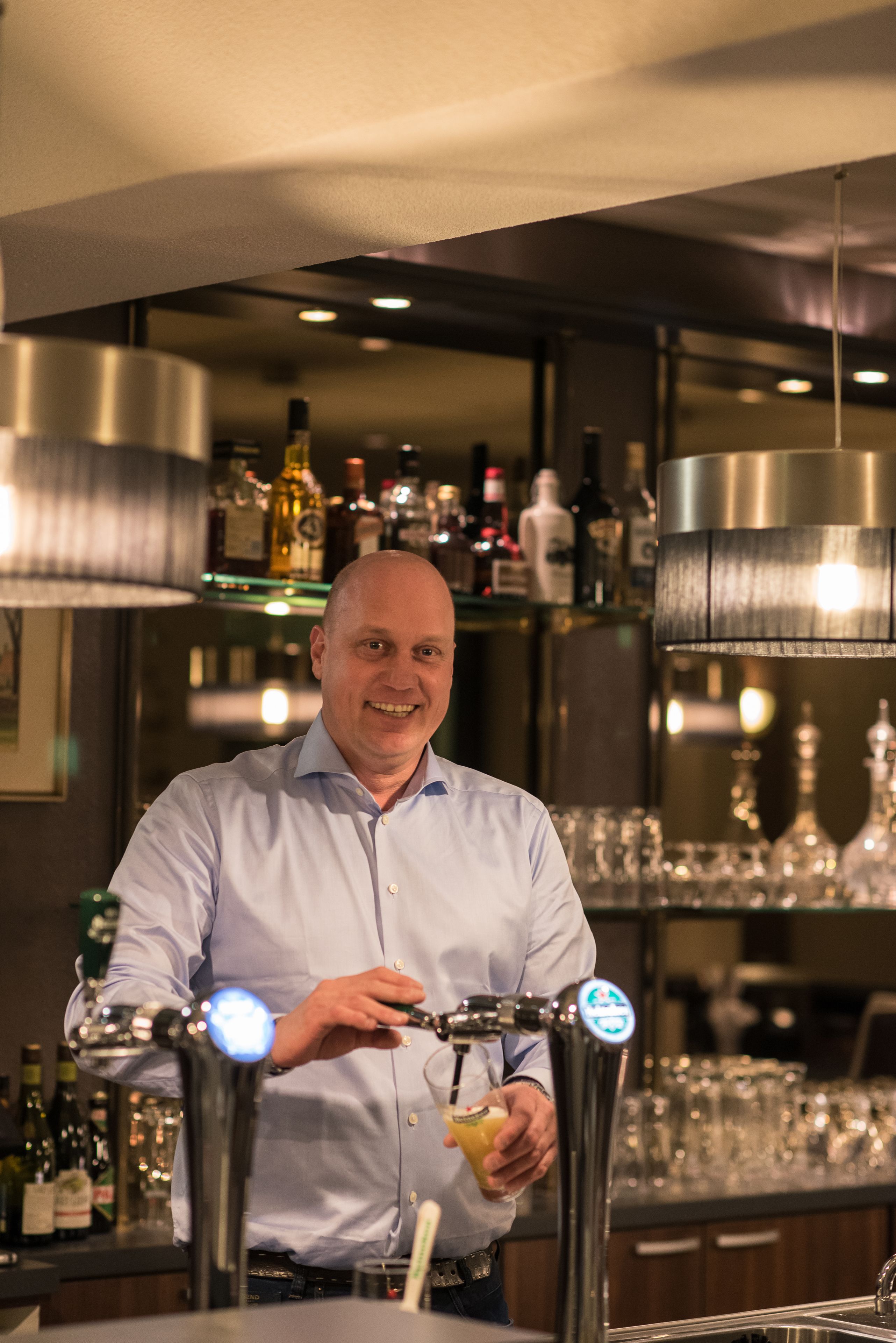 serves lunch and dinner