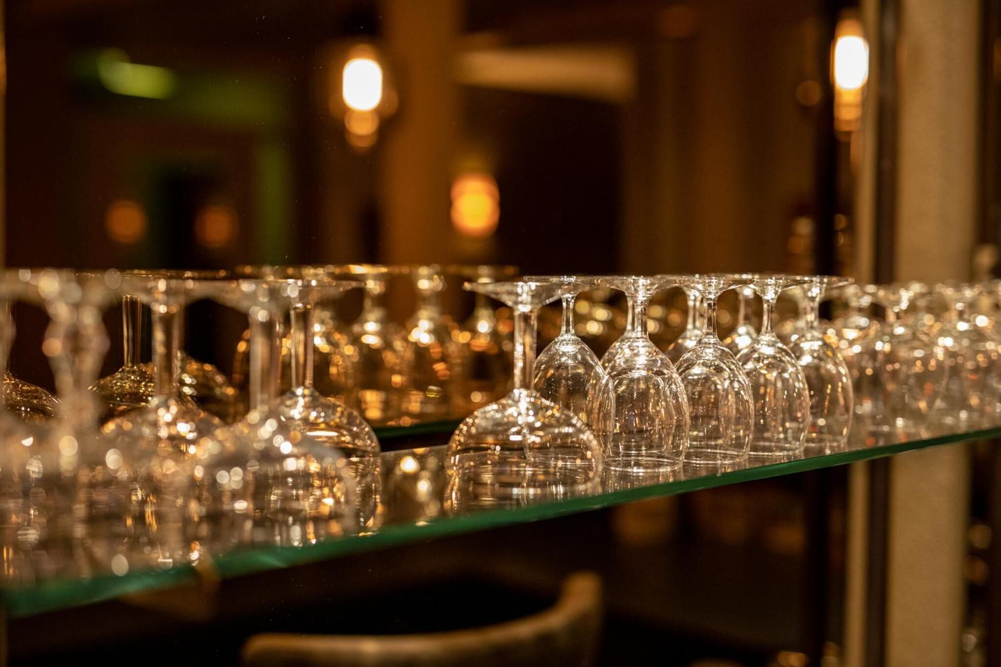 serves lunch and dinner