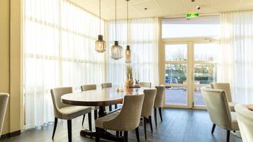 Serveert lunch en diner