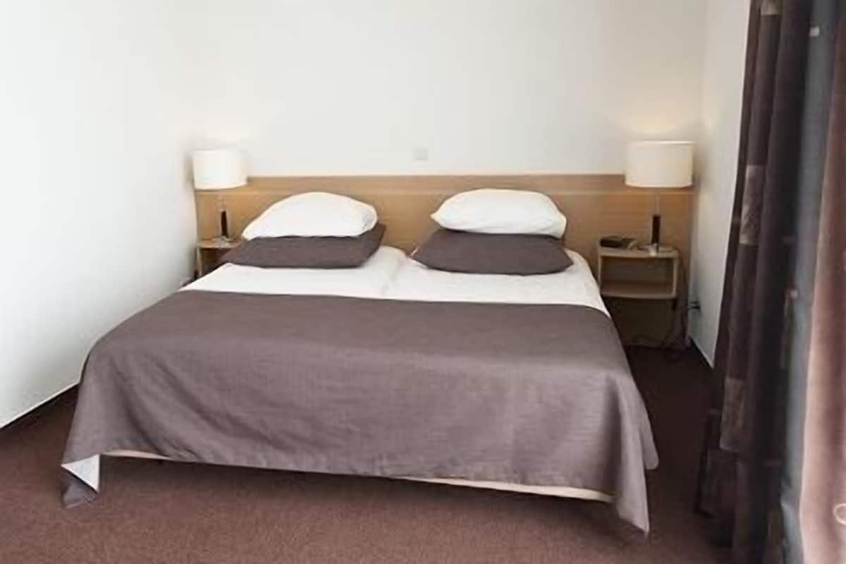 In-room safe, desk, cribs (free), rollaway beds (surcharge)