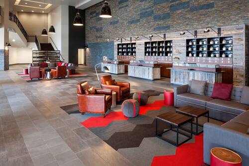 Aperto a colazione, a cena e per l'happy hour