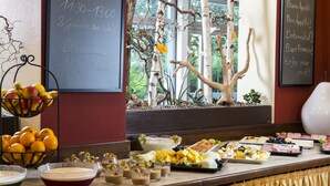 Lunch and dinner served - Johannesbad Hotel Füssinger Hof (Bad Fuessing)
