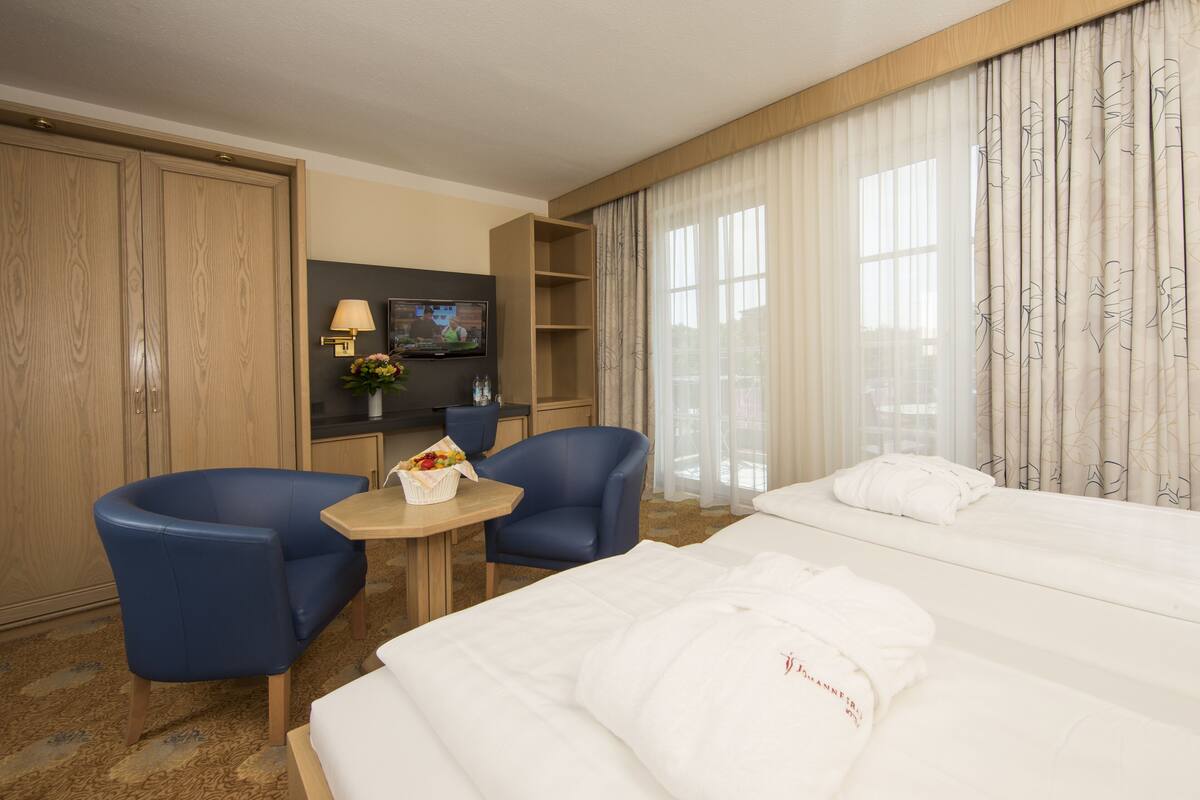 Standard Double Room | Living area | Flat-screen TV