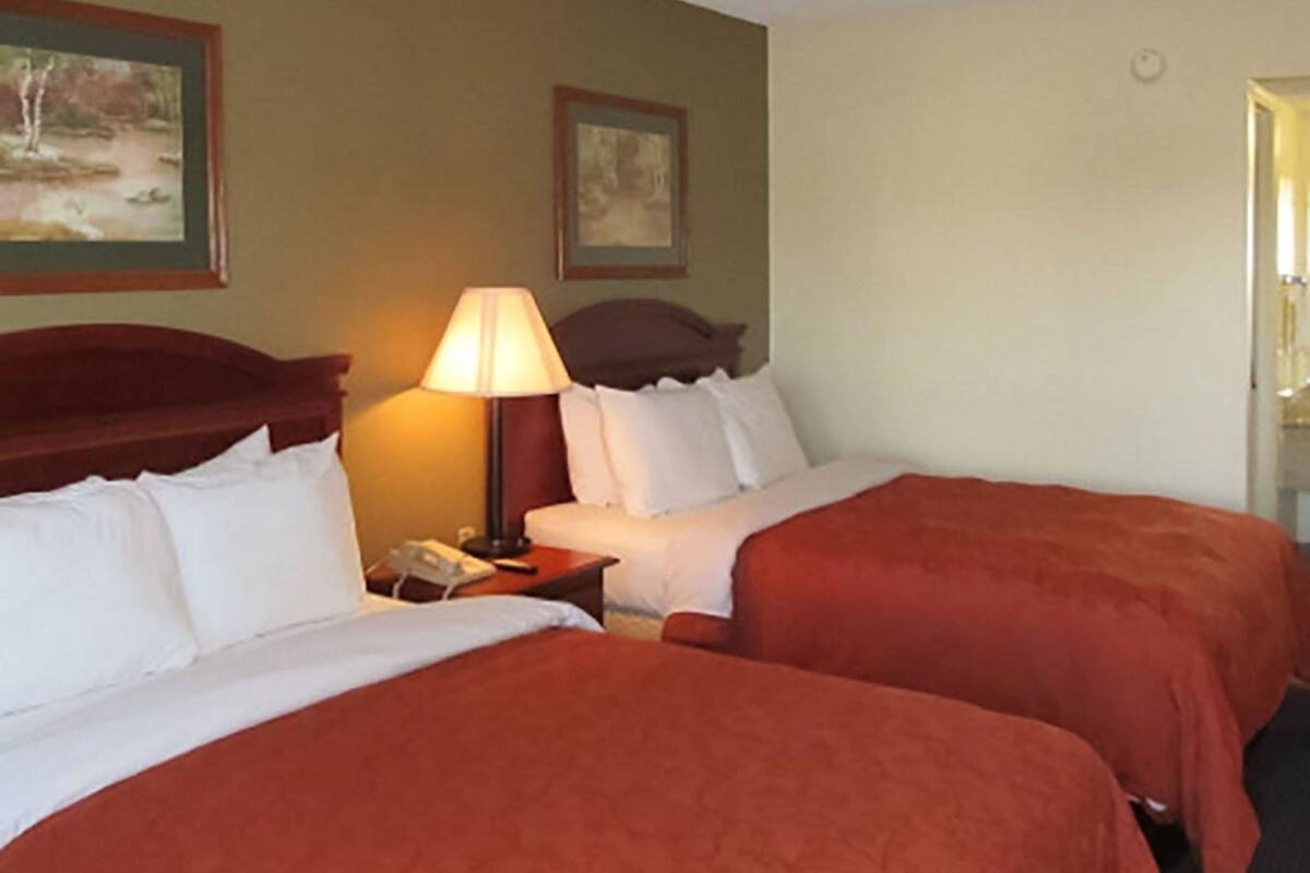 واي فاي مجانًا وملاءات أسرّة